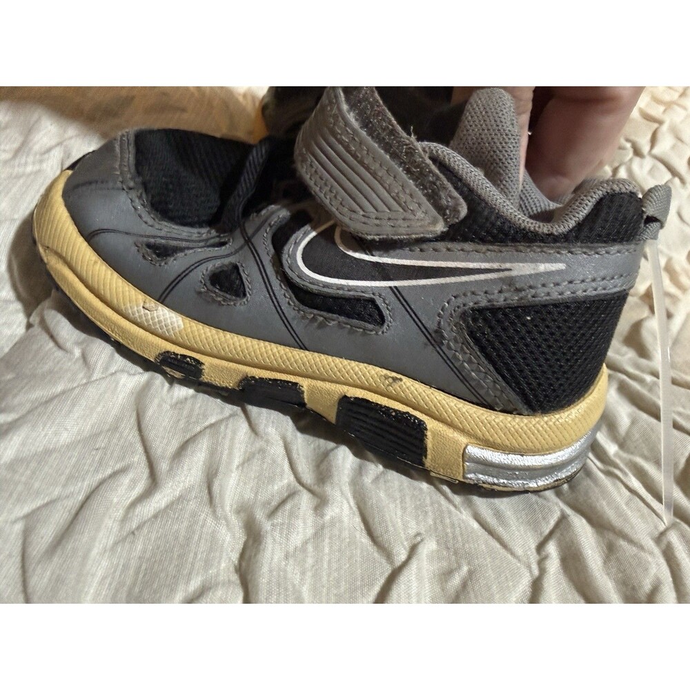 Nike Toddler Boys Athletic Sneakers Shoes Gray Black Yellow Size 6C Style